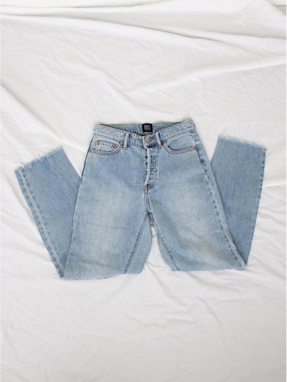 Urban Outfitters BDG Slim Straight High Waisted Straight Leg Jeans. Size 25